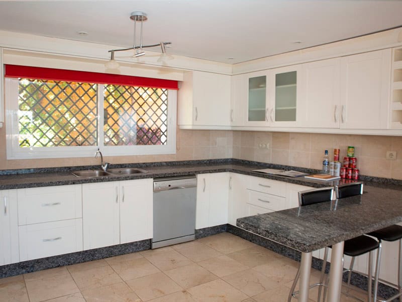 evita-estates-arroyo-de-la-miel-002-kitchen1